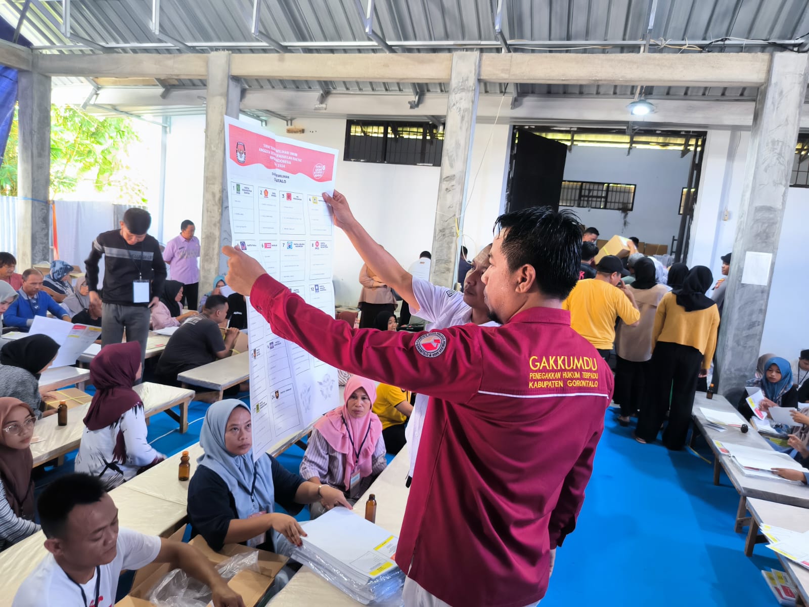 Awasi Sortir-Lipat Surat Suara, Alex: Pastikan Aman dan Sesuai Prosedur