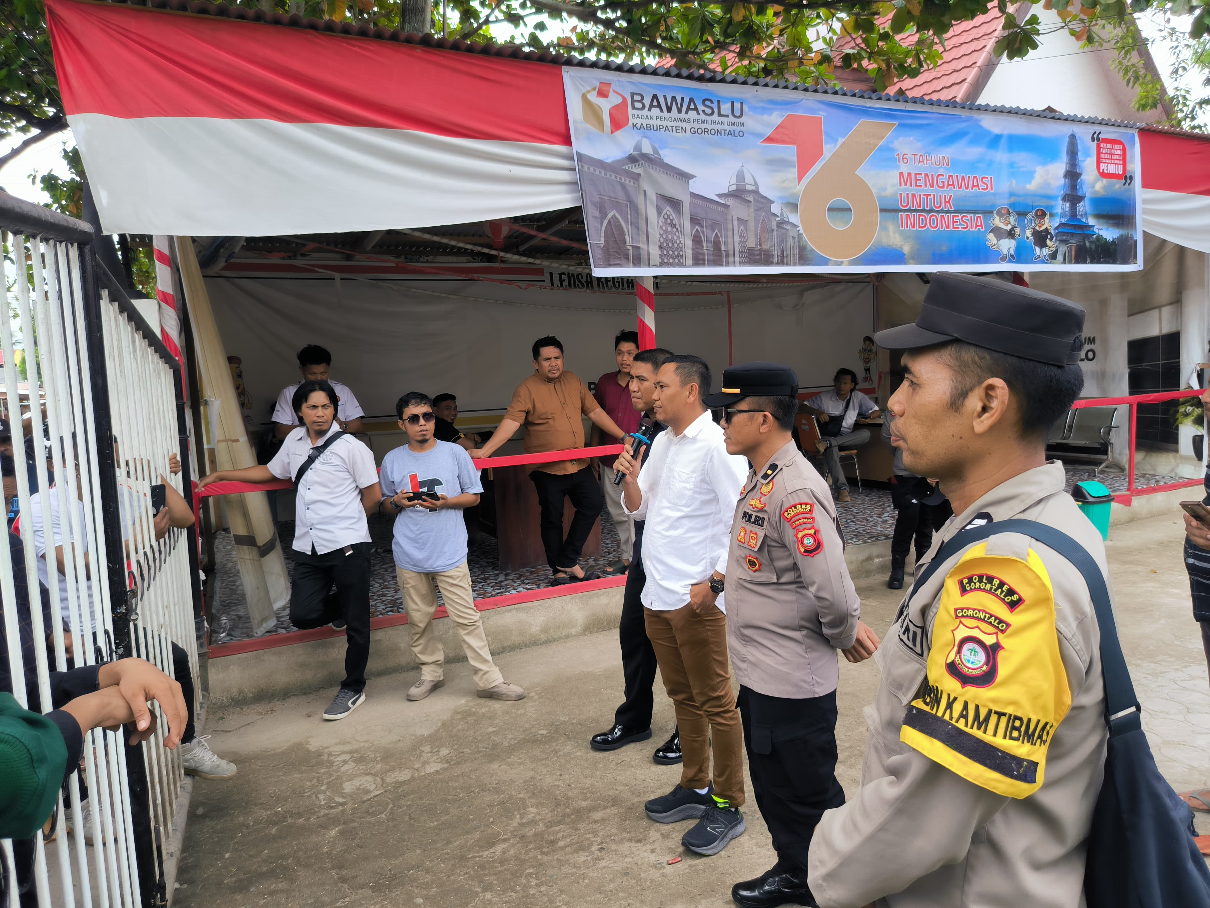Terima Massa Aksi, Wahyudin Pastikan Mekanisme Penanganan Pelanggaran Pemilu ditangani Sesuai Ketentuan