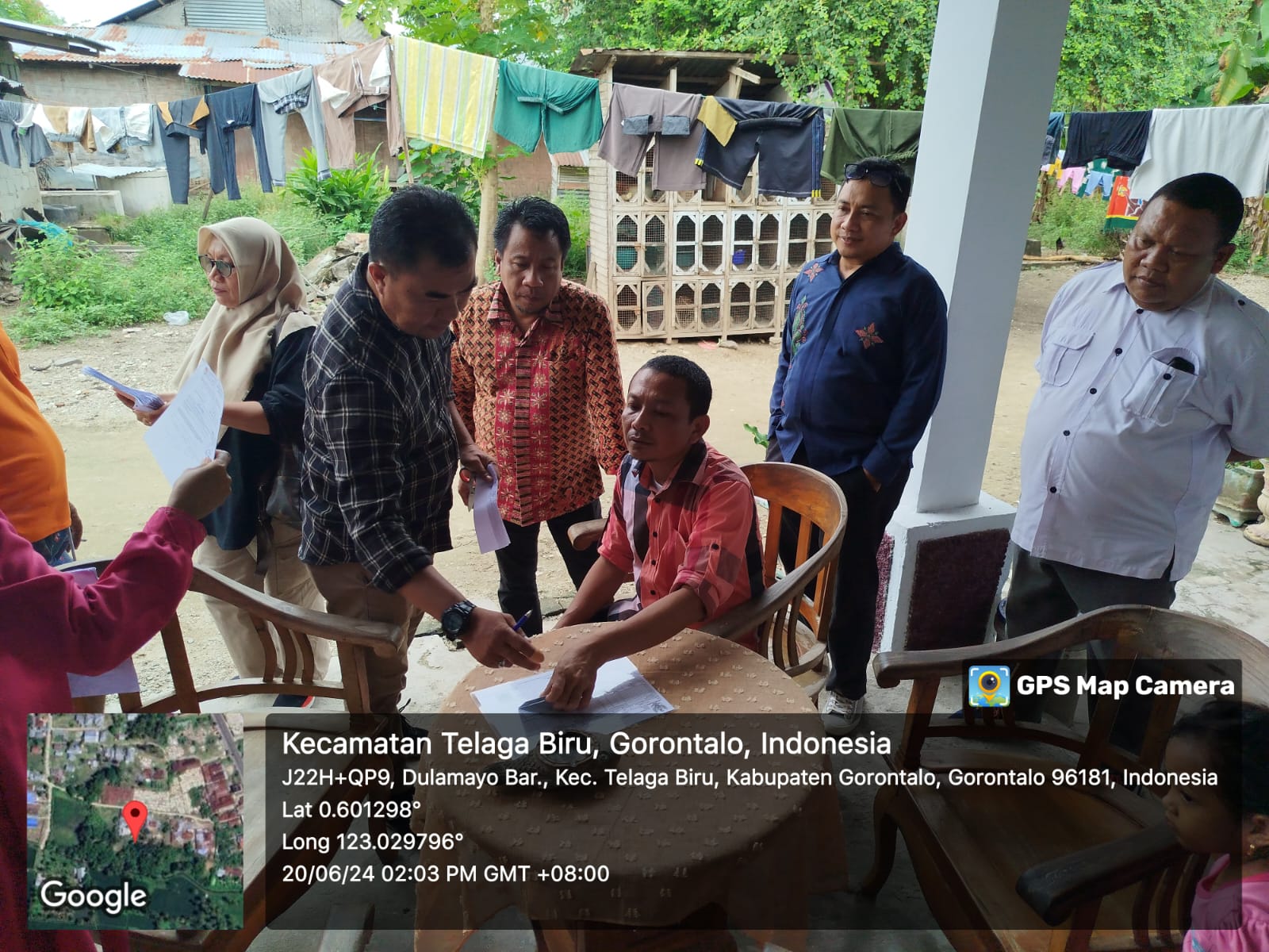 Bawaslu Kabgor Awasi Pendistribusian Formulir C-Pemberitahuan PSU di TPS 02 Tuladenggi