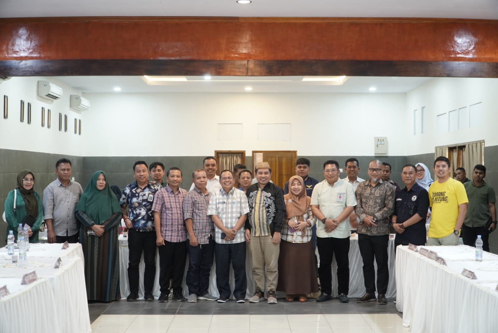 Rakor bersama stakeholder terkait, dalam rangka persiapan pendaftaran calon Bupati dan Wakil Bupati Gorontalo Tahun 2024 di Orasawa Limboto, Minggu (18/8/2024).