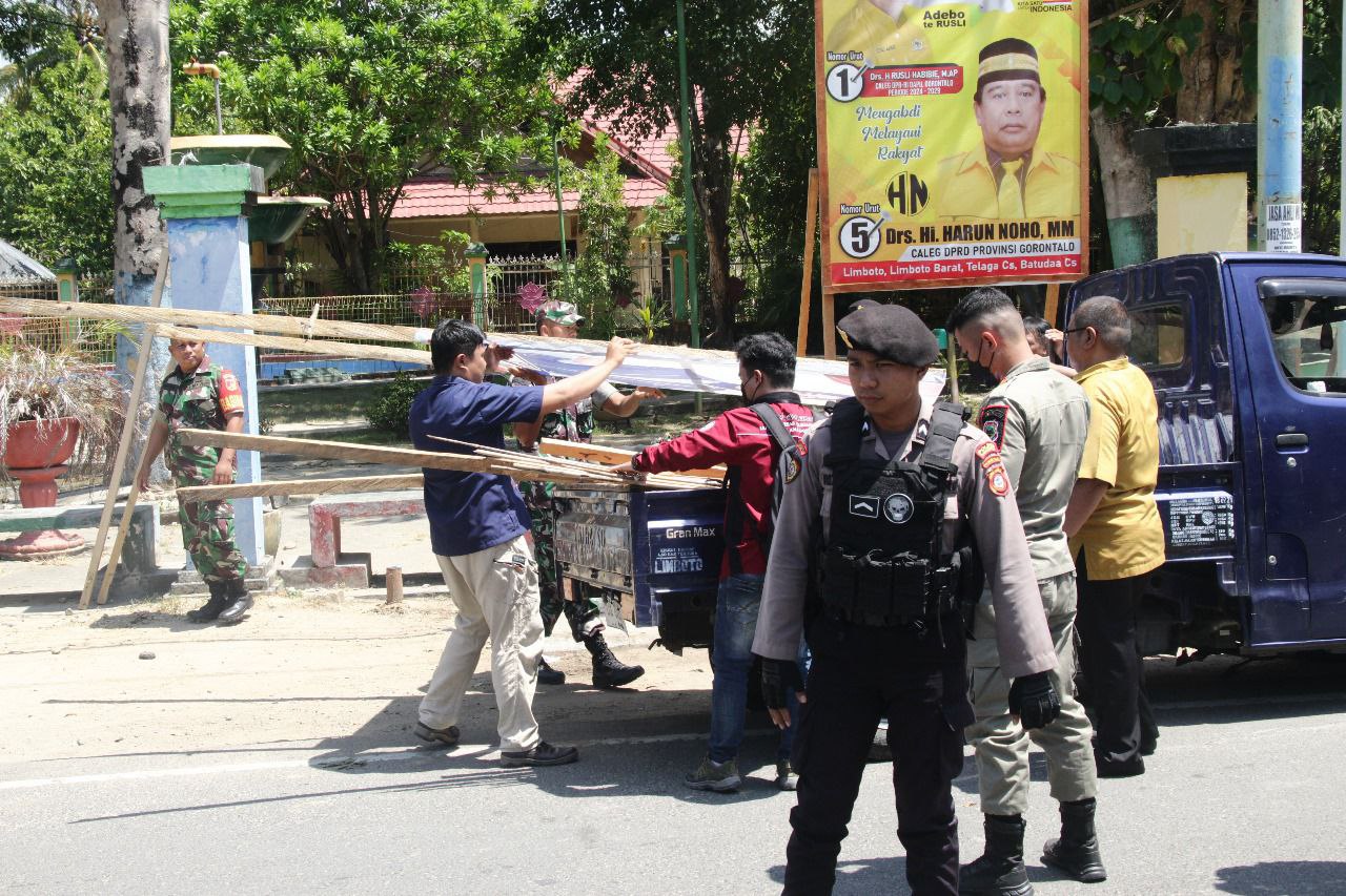 Tegakkan Peraturan Hukum Lainnya, Bawaslu Bersama Stakeholder Lakukan Operasi Penertiban Baliho Bacaleg