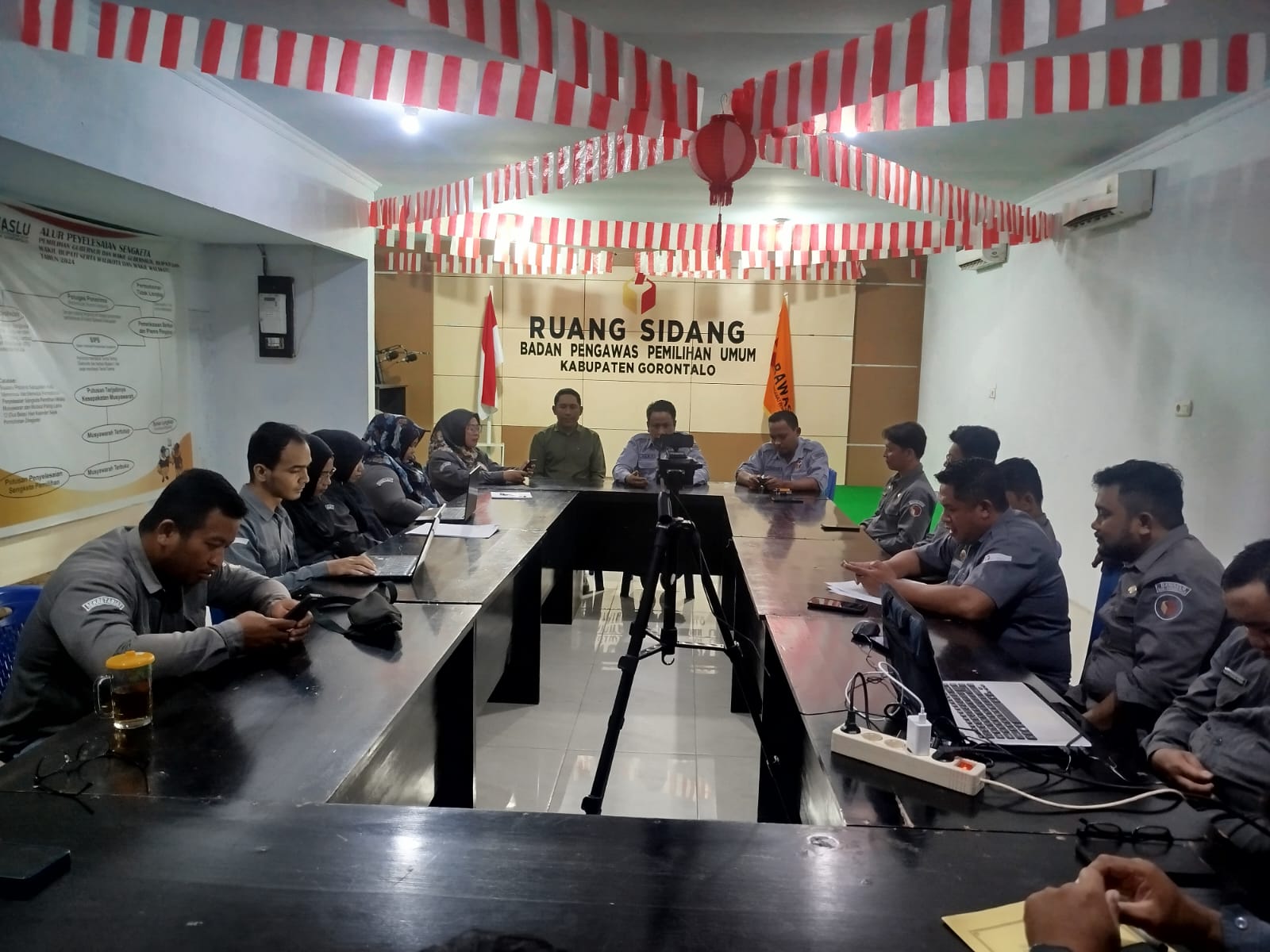 Foto Rapat Koordinasi Internal kelembagaan yang dilanjutkan dengan acara halal bihalal, Senin (30/03/2026)