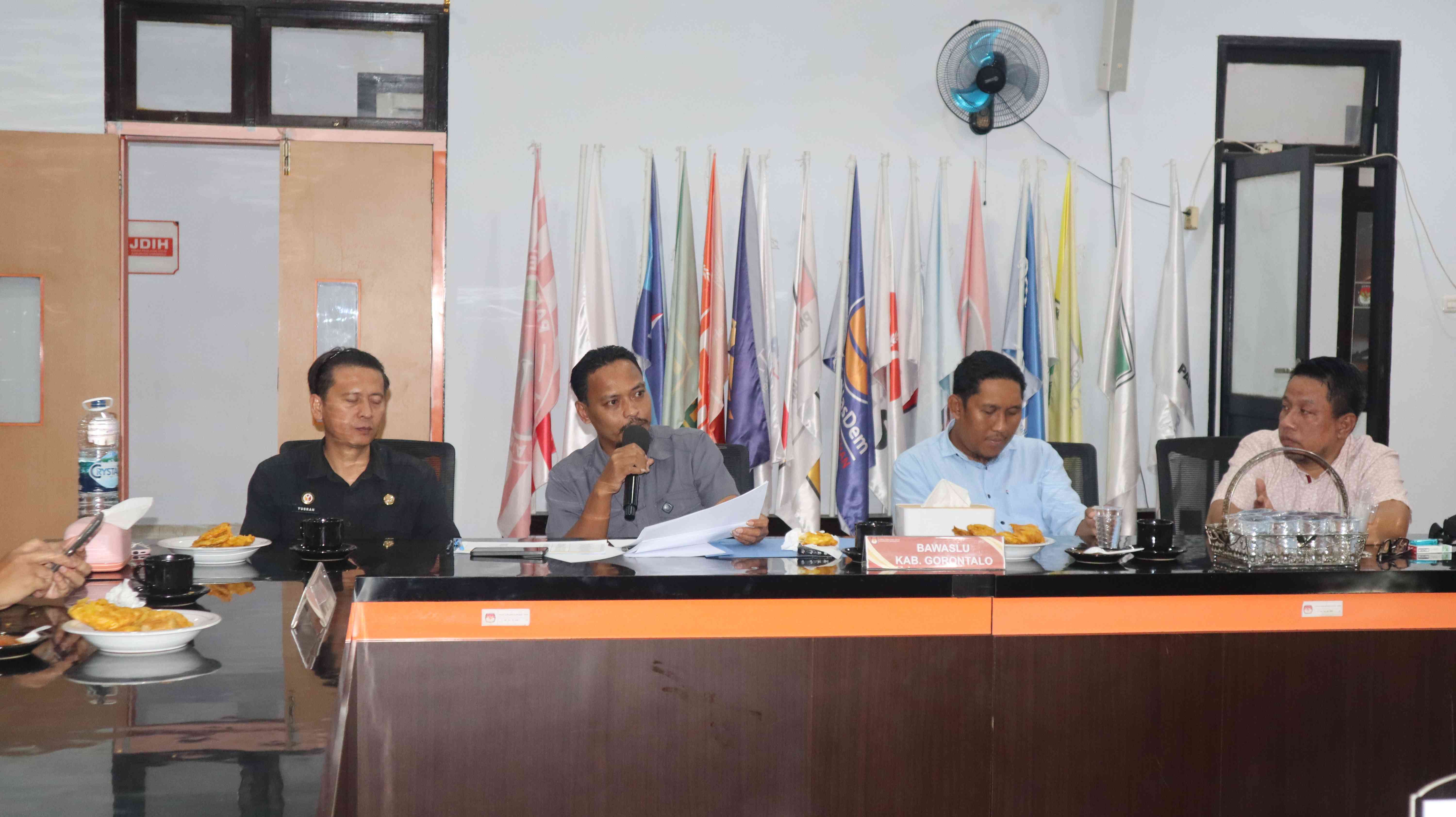 Anggota Bawaslu Kabupaten Gorontalo Under Lawani