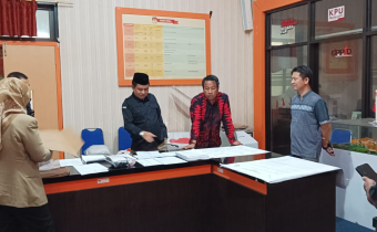Persiapan PSU di TPS 2 Tuladenggi, Bawaslu Kabgor Awasi Pengecekan Surat Suara dan Perlengkapan TPS Lainnya