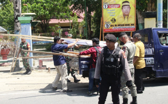 Tegakkan Peraturan Hukum Lainnya, Bawaslu Bersama Stakeholder Lakukan Operasi Penertiban Baliho Bacaleg